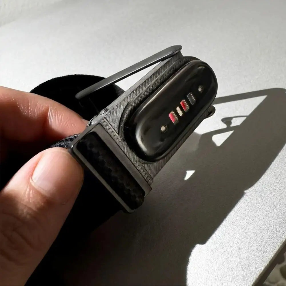 BRIDGE 5 — capteur Fitbit Air installé dans un bracelet au format WHOOP